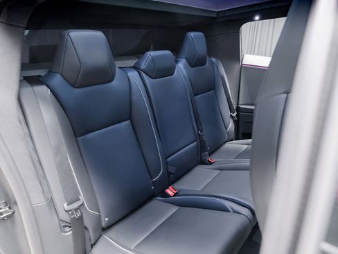 Used 2024 Tesla Cybertruck AWD Crew Cab image 50