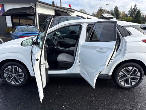 Used 2023 Hyundai Kona SE w/ Cargo Package image 21