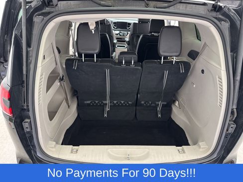 Used 2023 Chrysler Pacifica Touring-L image 45