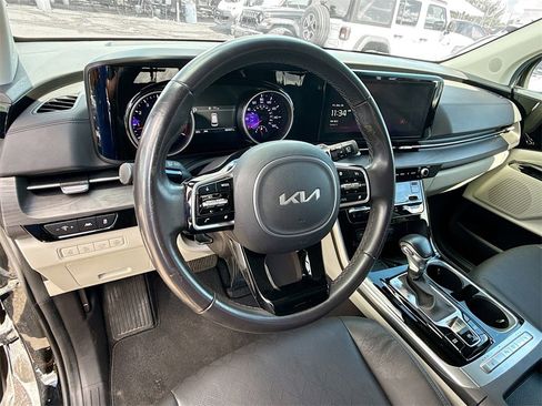 Used 2024 Kia Carnival EX image 12