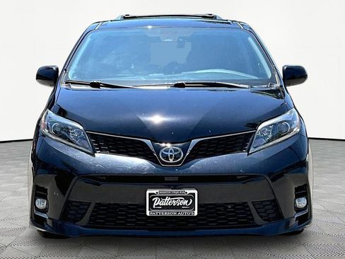 Used 2019 Toyota Sienna SE FWD image 3