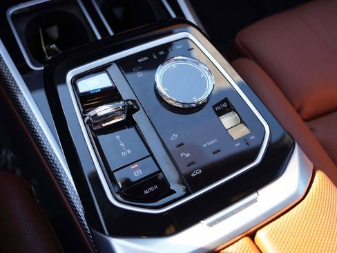 Certified 2024 BMW i7 M70 image 26