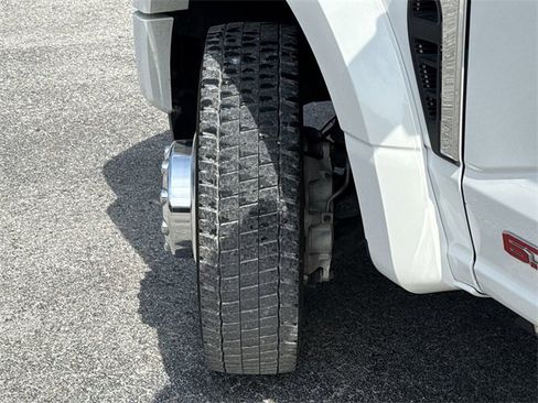 Certified 2023 Ford F450 Platinum w/ FX4 Off-Road Package image 42