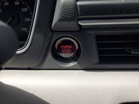 New 2025 Honda Pilot Touring image 30