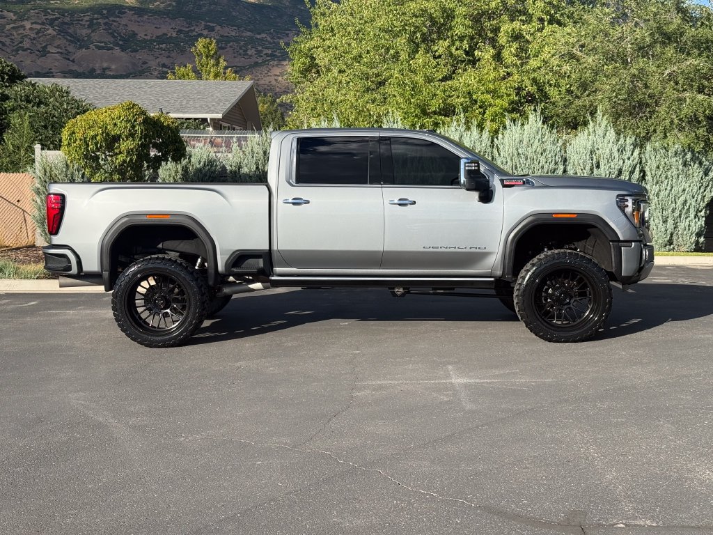 Used 2025 GMC Sierra 3500 Denali w/ Denali Reserve Package AWD/4WD image 8