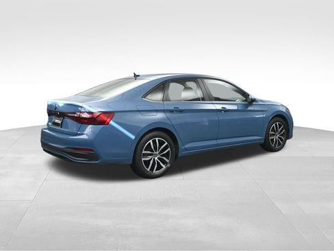Used 2025 Volkswagen Jetta SE FWD image 5