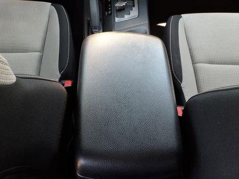 Used 2018 Toyota RAV4 XLE AWD/4WD image 29