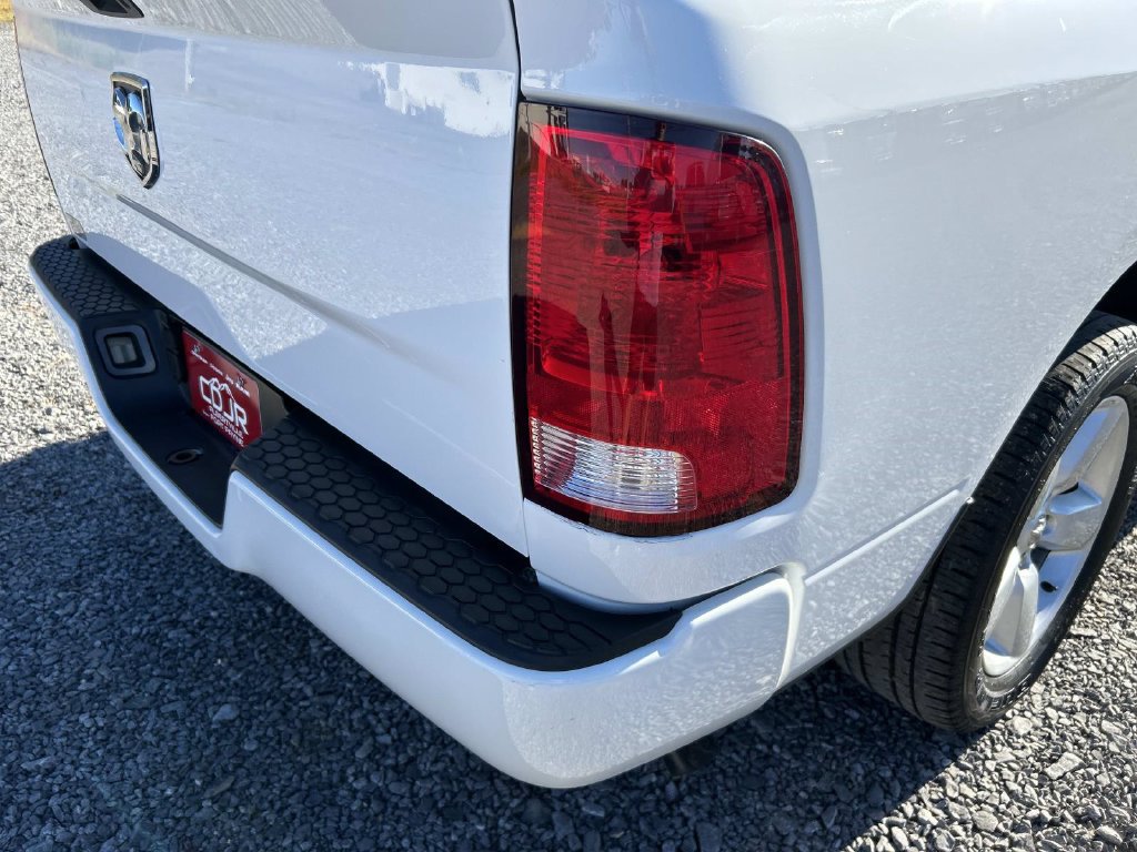 Used 2015 RAM 1500 Express RWD image 20