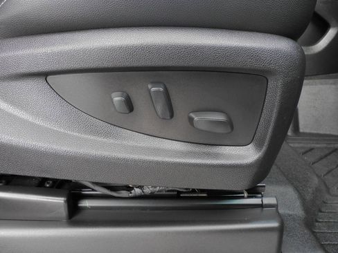 Used 2018 Chevrolet Tahoe LT image 13