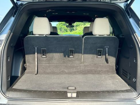 Used 2023 Chevrolet Traverse LT w/ LPO, Cargo Package AWD/4WD image 39