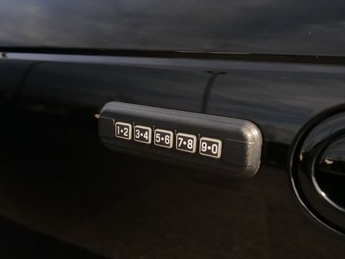 Used 2003 Ford Thunderbird image 37