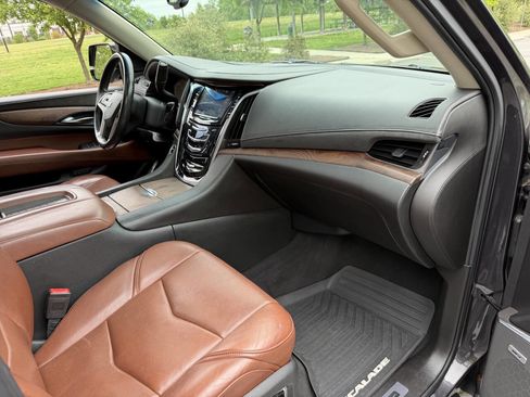 Used 2015 Cadillac Escalade ESV Premium AWD/4WD image 29
