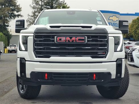 Used 2025 GMC Sierra 2500 AT4 image 3