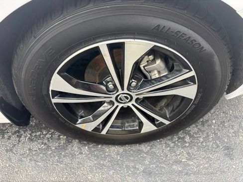 Used 2025 Nissan Sentra SV FWD image 25