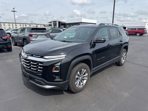 Used 2025 Chevrolet Equinox LT w/ Convenience Package II FWD image 9