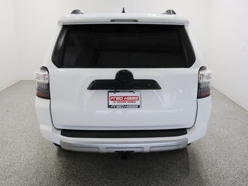 Used 2017 Toyota 4Runner TRD Off-Road Premium AWD/4WD image 8