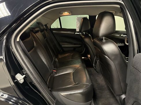 Used 2018 Chrysler 300 Touring L image 17