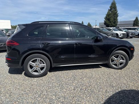 Used 2016 Porsche Cayenne AWD/4WD image 4