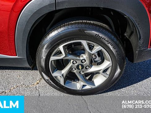 Used 2025 Chevrolet Trax LT FWD image 16