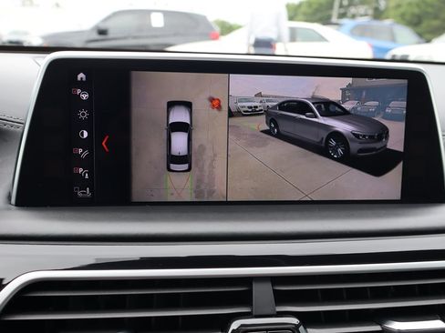 Used 2018 BMW 750i xDrive AWD/4WD image 34