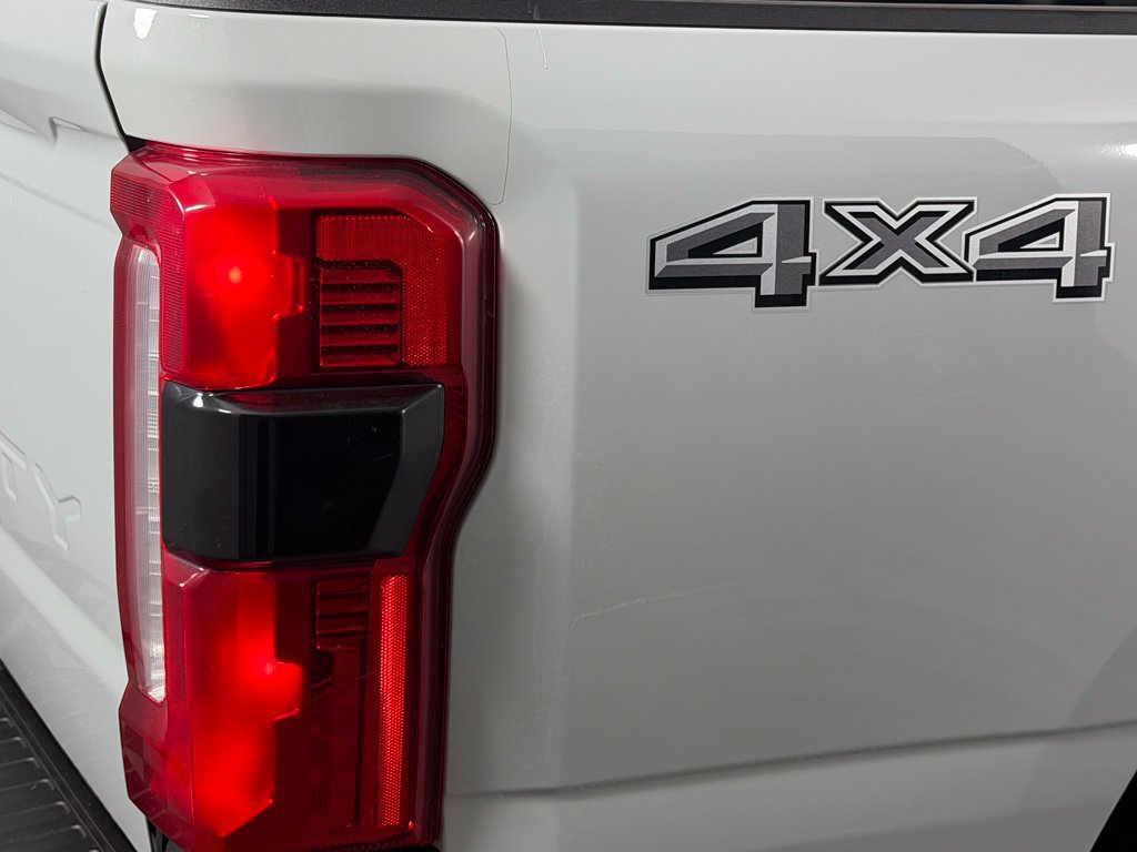 Used 2025 Ford F350 Lariat w/ Black Appearance Package AWD/4WD image 12