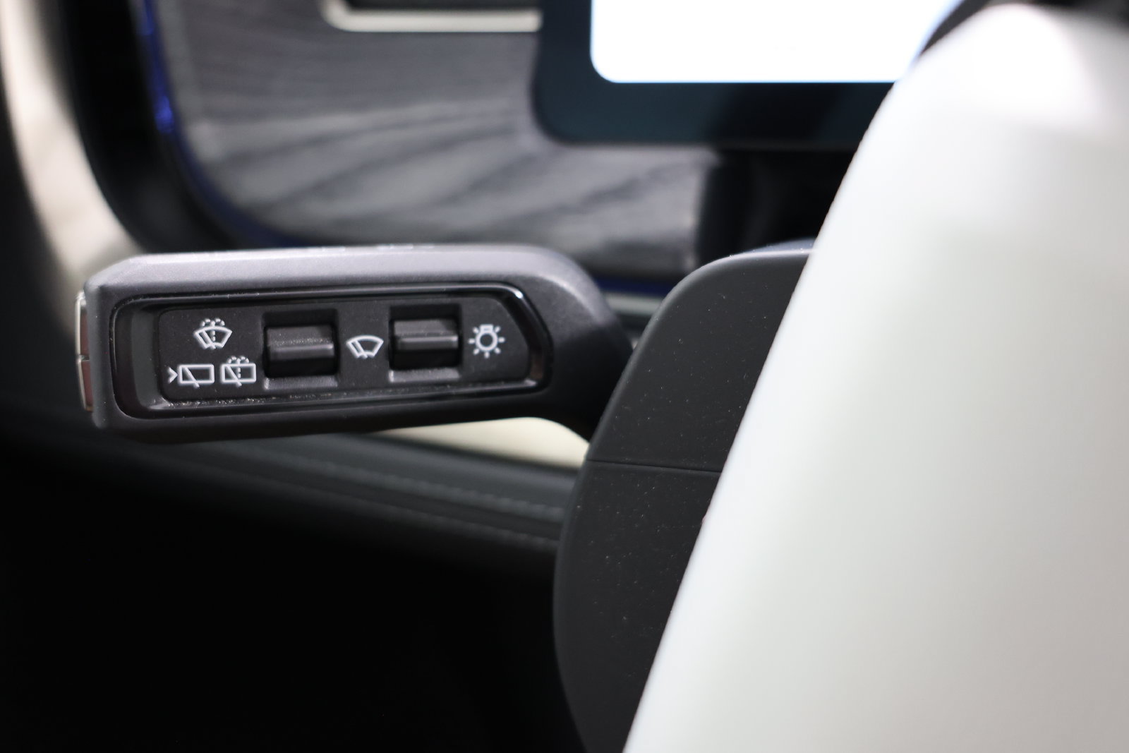 Used 2023 Rivian R1S Adventure Dual AWD/4WD image 24
