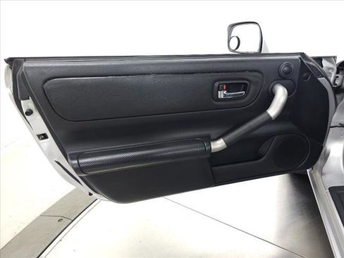 Used 2002 Toyota MR2 image 11