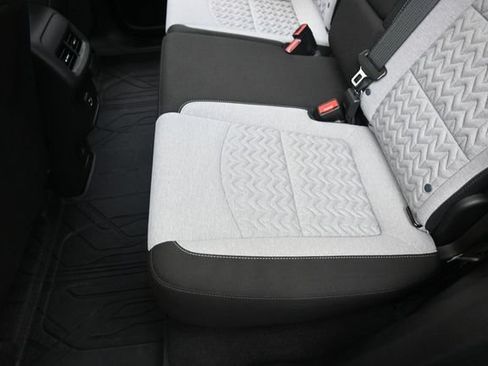 Used 2023 Chevrolet Equinox LT FWD image 22