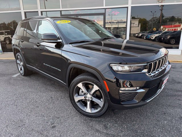 Used 2023 Jeep Grand Cherokee 4WD 4xe image 2