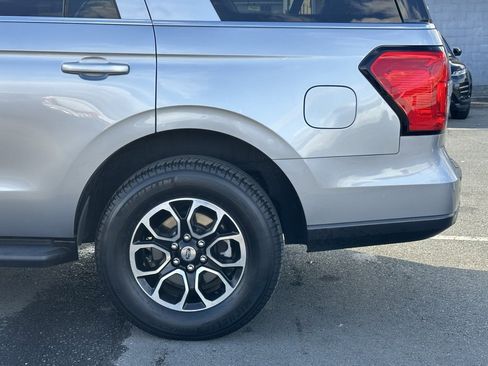 Used 2024 Ford Expedition XLT image 39