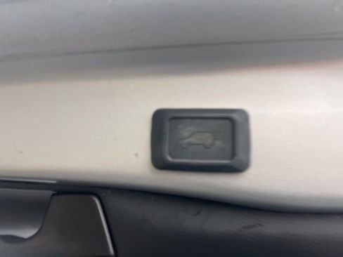 Used 2022 Toyota RAV4 SE image 12