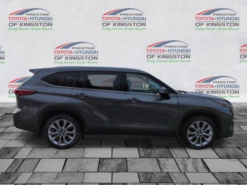 Certified 2021 Toyota Highlander Limited image 2