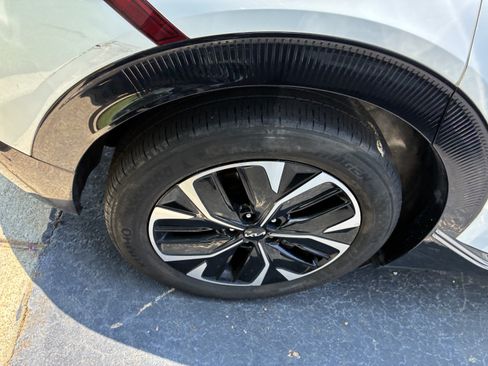 Used 2022 Kia EV6 Wind RWD image 9