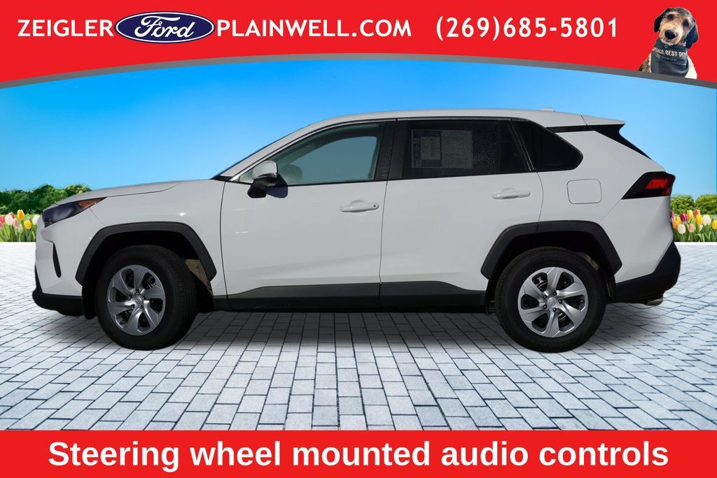 Used 2022 Toyota RAV4 LE AWD/4WD image 2