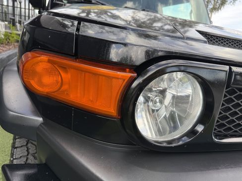 Used 2007 Toyota FJ Cruiser 4WD image 10