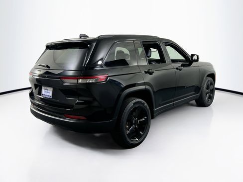 Used 2023 Jeep Grand Cherokee Altitude image 5