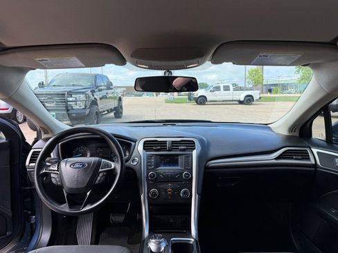 Used 2018 Ford Fusion SE FWD image 20