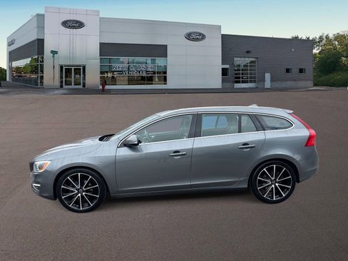 Used 2016 Volvo V60 T5 Platinum w/ 19" Sport Package FWD image 6