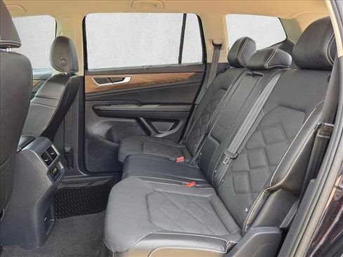 Used 2024 Volkswagen Atlas SE w/ Black Wheel Package FWD image 17