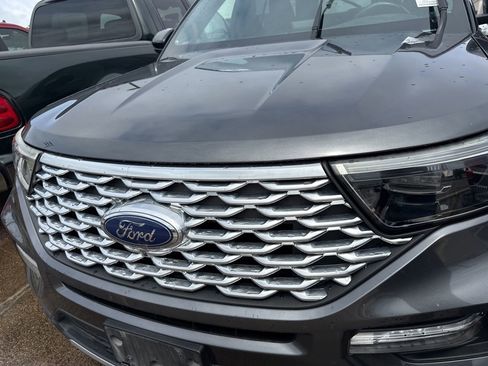 Used 2020 Ford Explorer Platinum w/ Premium Technology Package AWD/4WD image 2