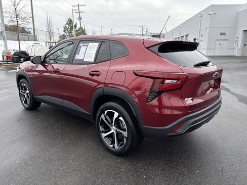 Used 2024 Chevrolet Trax RS w/ Sunroof Package image 7