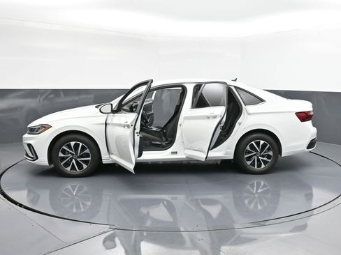 Used 2025 Volkswagen Jetta S image 36