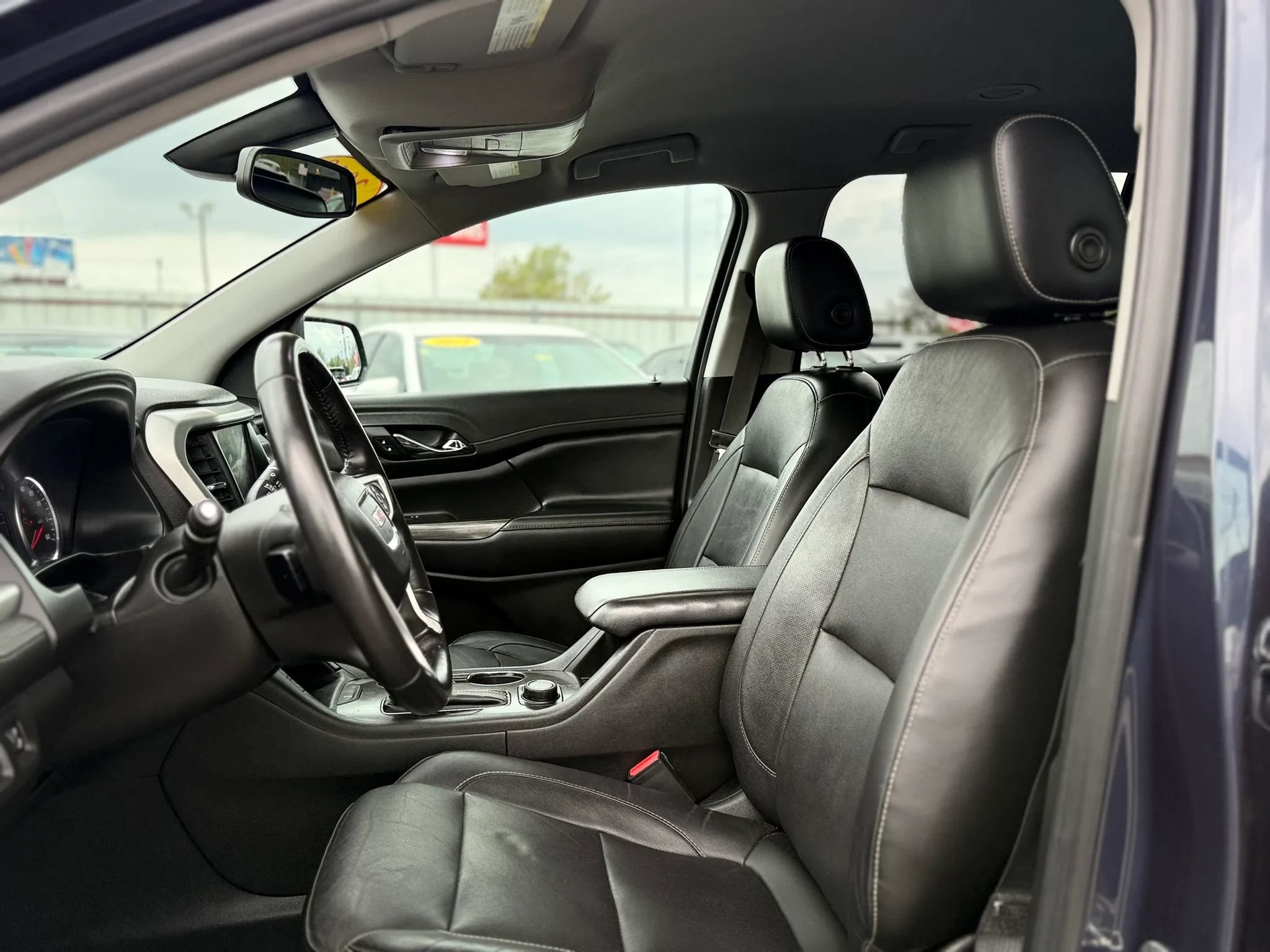 Used 2019 GMC Acadia SLT FWD image 18