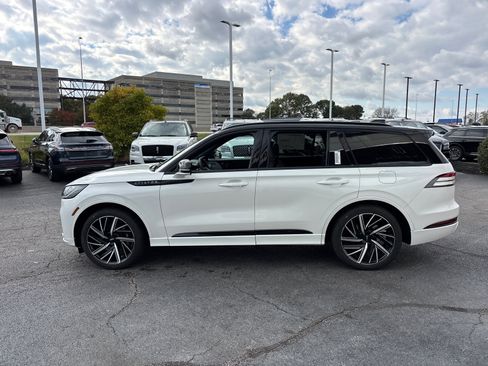 New 2026 Lincoln Aviator Black Label w/ Black Label Special Edition AWD/4WD image 4