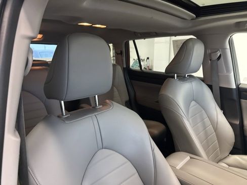 Used 2022 Toyota Highlander XLE image 38