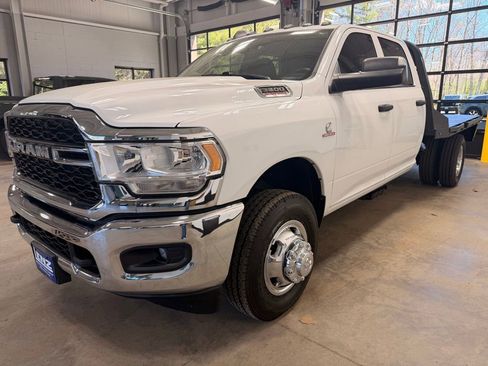 Used 2020 RAM 3500 Tradesman w/ Chrome Appearance Group image 4