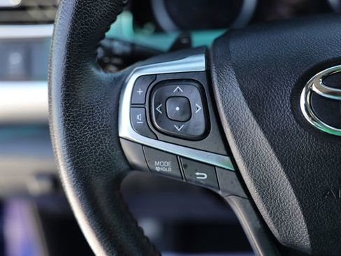 Used 2015 Toyota Camry SE w/ Moonroof Package FWD image 16