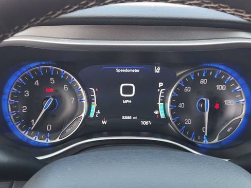 Used 2024 Chrysler Pacifica Touring-L FWD image 16
