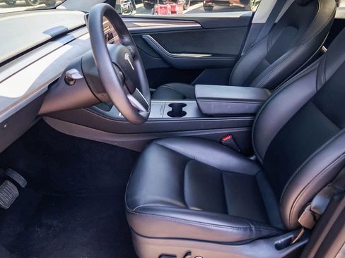 Used 2024 Tesla Model Y Long Range image 18