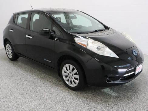 Used 2015 Nissan Leaf S w/ Charge Package FWD image 4